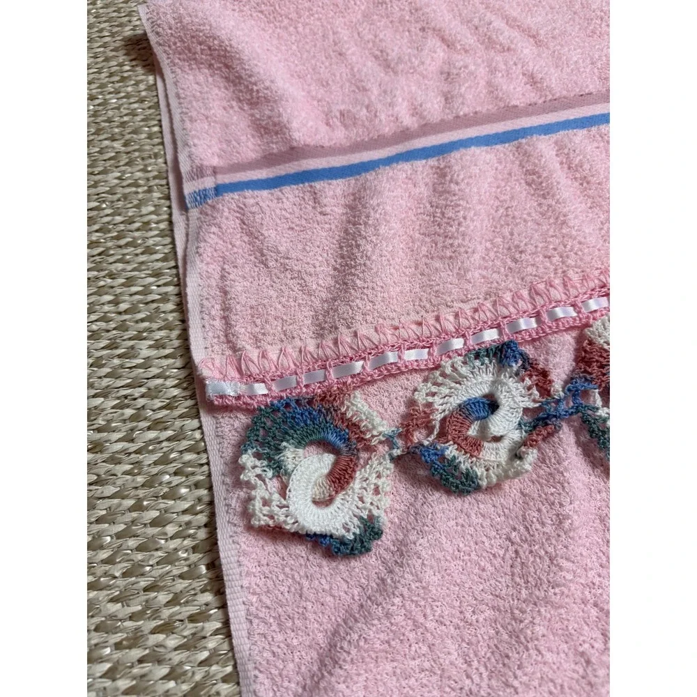 Vintage Pink bath Towel Crochet Lace Satin Ribbon Cottagecore Bathroom 24x44